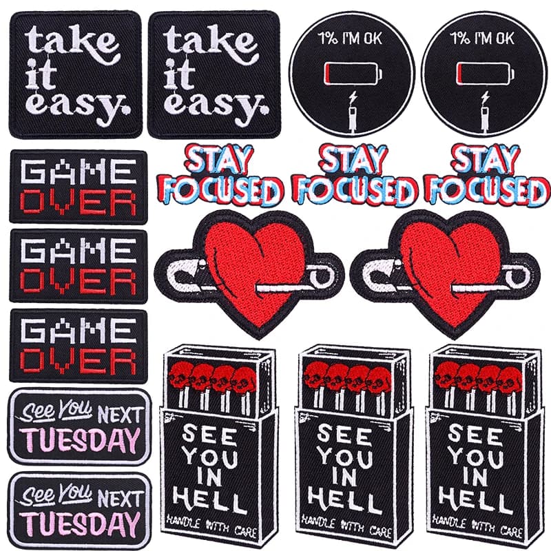 5PCS Nero Patch Cuore Toppe ricamate per vestiti Gioco su ferro sulla toppa sul cappello Giacca Zaino Decorazione personale Cucire fai da te