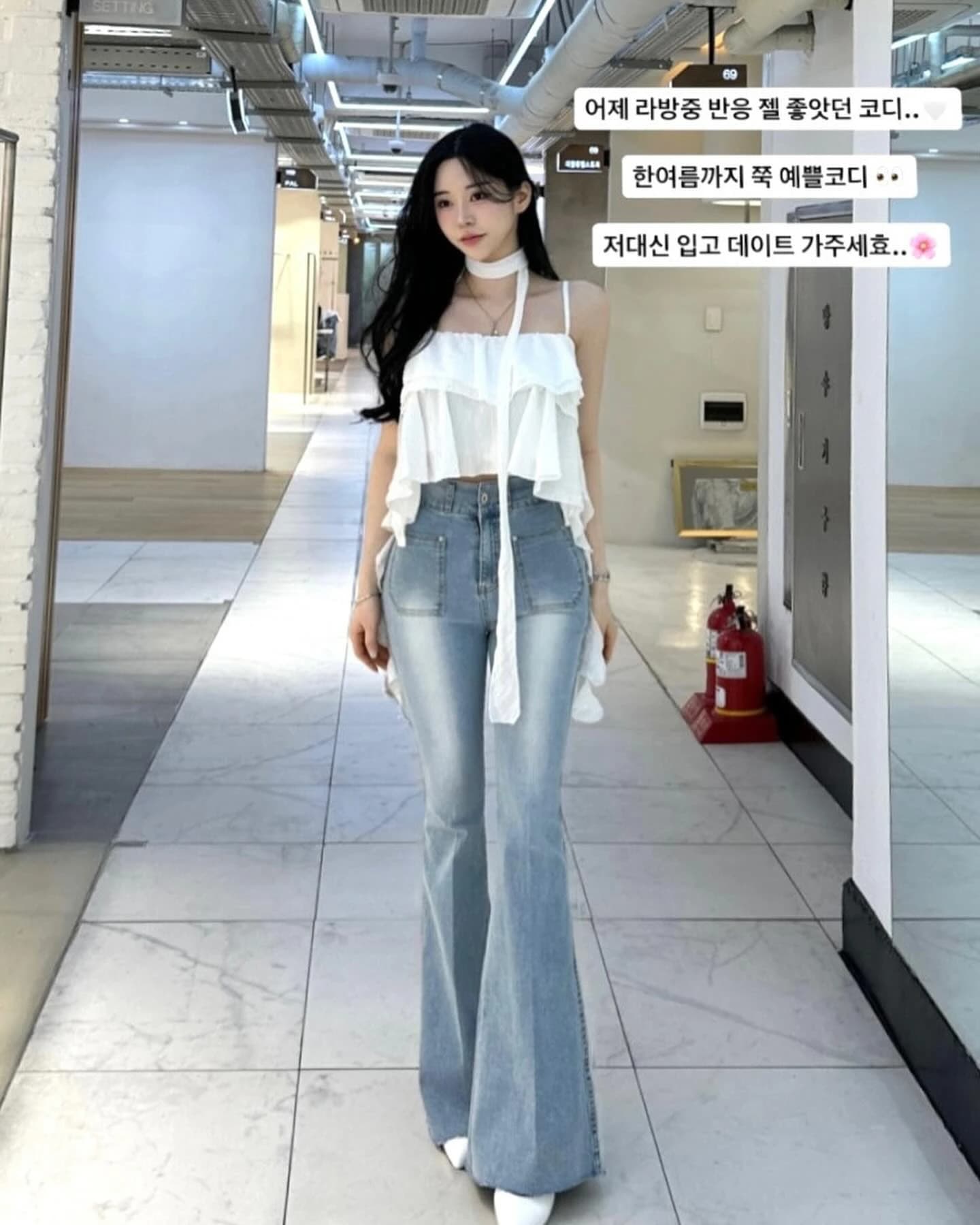 Faionable High Waist Wide Leg Jeans Bell Bot with Frayed s And Distred Fini for Bloggers And Sli Women