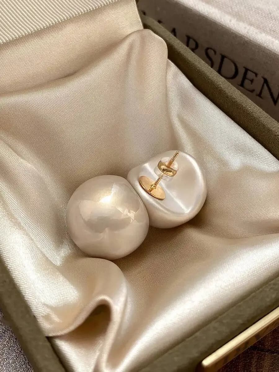 1 Pair Beige 2.5cm/0.98in Vintage Minimalist Fashion Faux Pearl Stud Earrings, Elegant Autumn/Winter New Design, Versatile High-