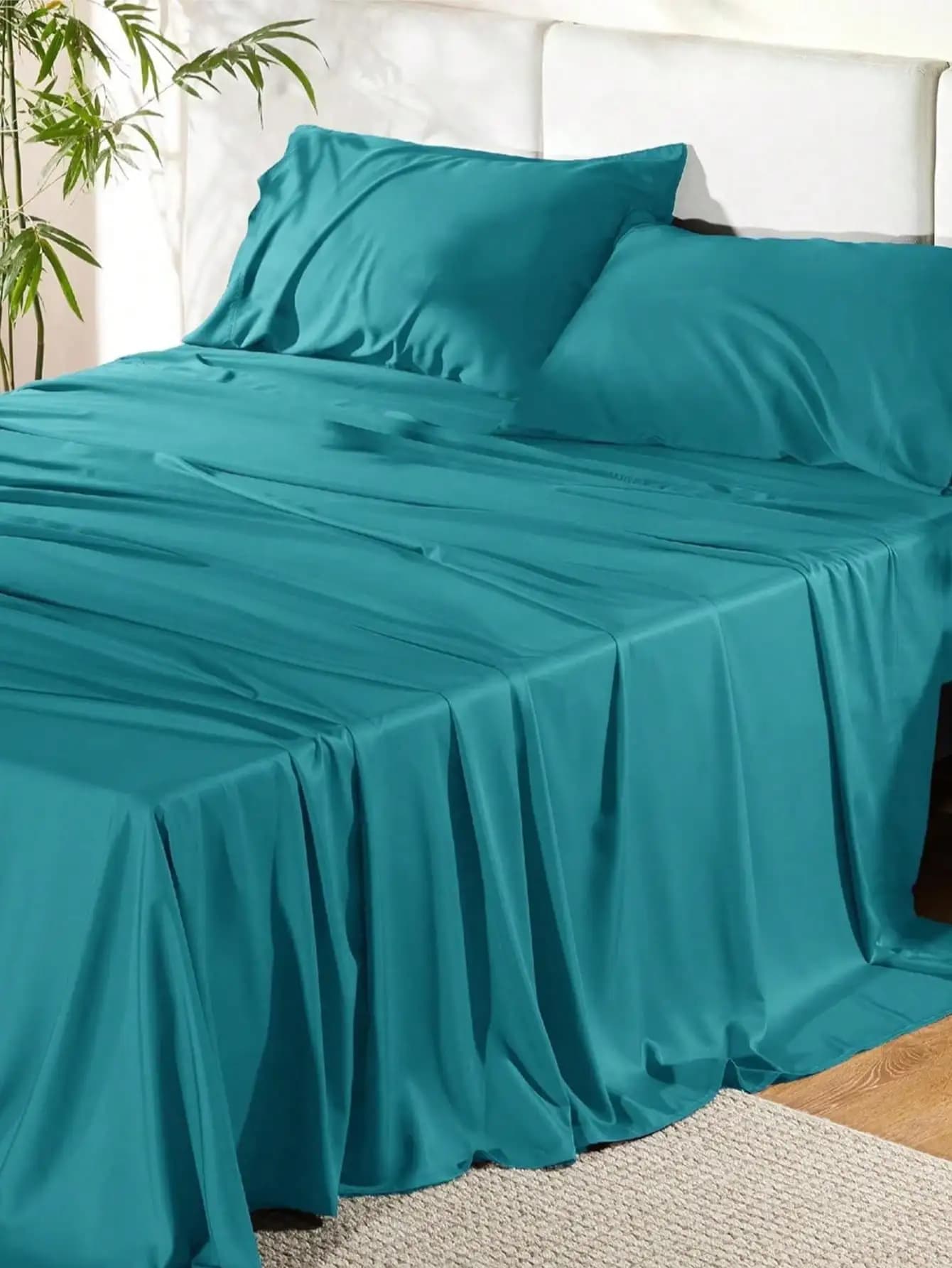 Stylish satin 3/4-piece linen set, fold-resistant silky bedding set, fading resistant and easy to maintain, suitable for all seasons