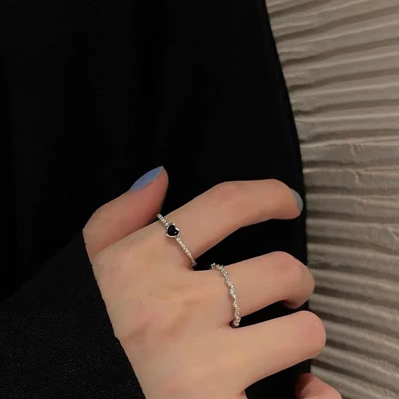 Anello da donna nero con goccia d'olio, design piccolo e raffinato, stile cool, lusso leggero, per indice, dolce e alla moda (Summer6)