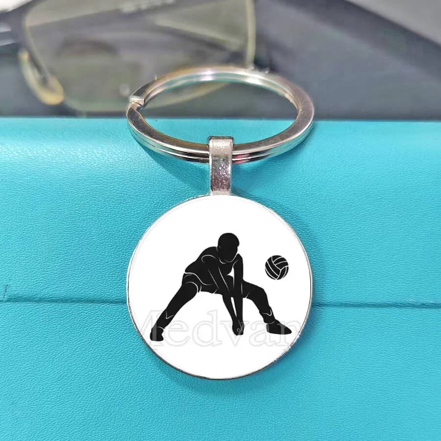Portachiavi Trendy e Romantico 'I Love Volleyball' con Silhouette di Pallavolisti in Cupola di Vetro, Regalo per Giocatori
