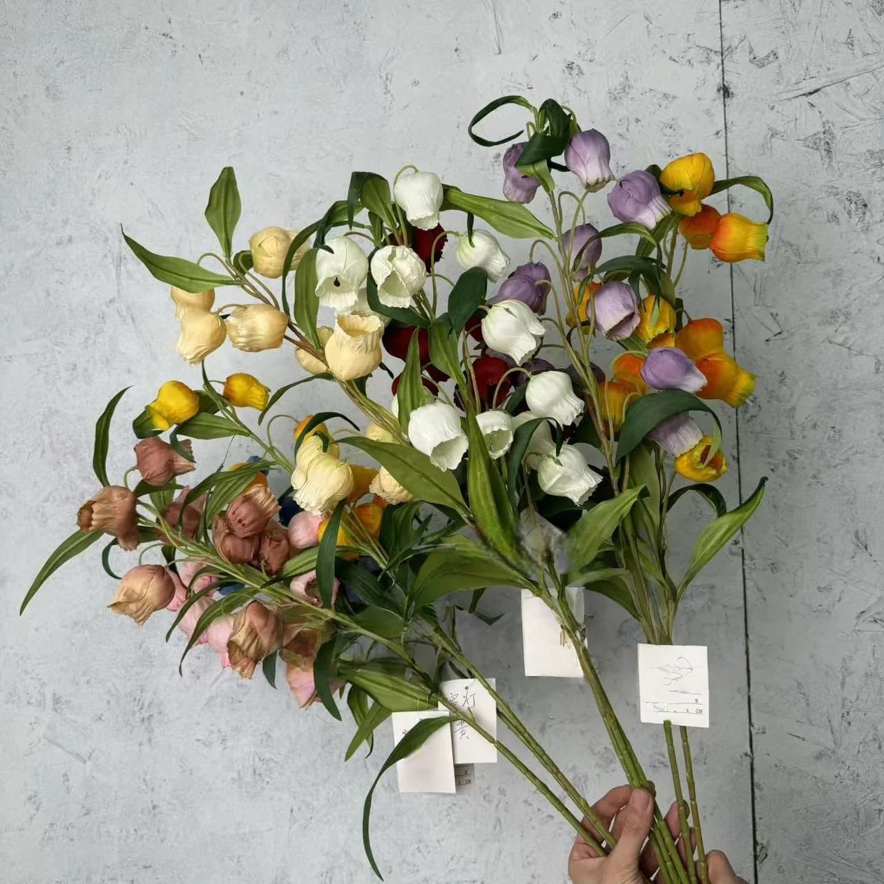 1pc Artificial Flower Valley Lily Wind Chime Fake Flower Bell Orchid Flower Branch Home Outdoor Decor Pompass grass Flowers