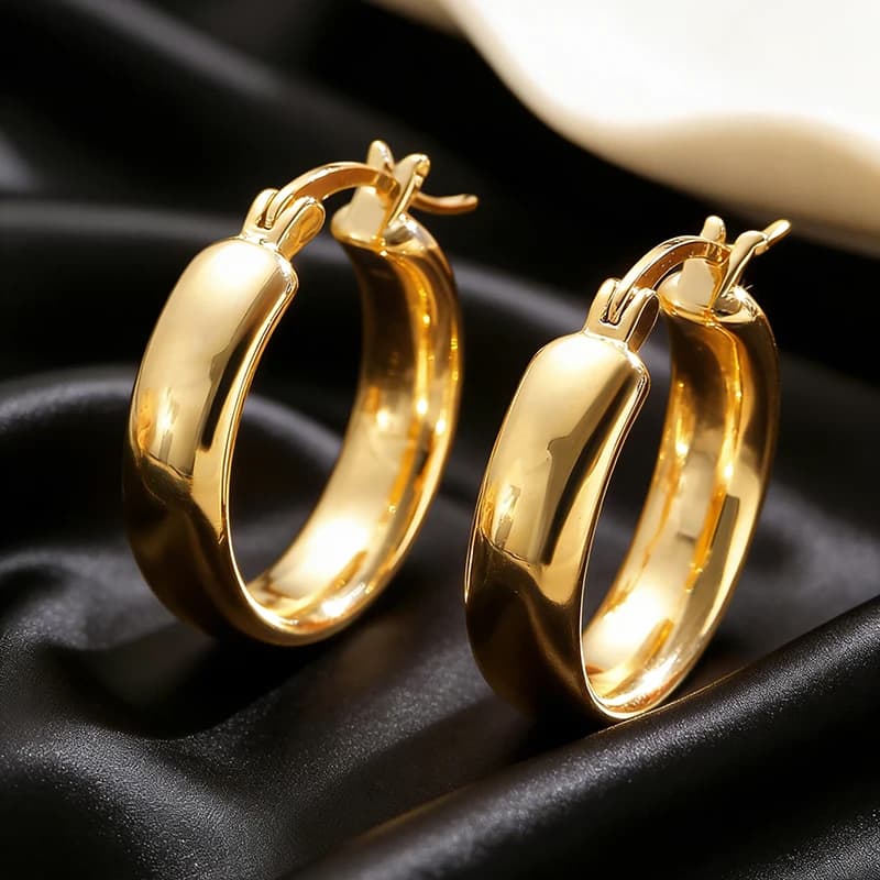 Orecchini a Cerchio Dorati alla Moda con Superficie Liscia per Donne, Eleganti Orecchini Circolari Semplici, Gioielli Versatili da Regalo