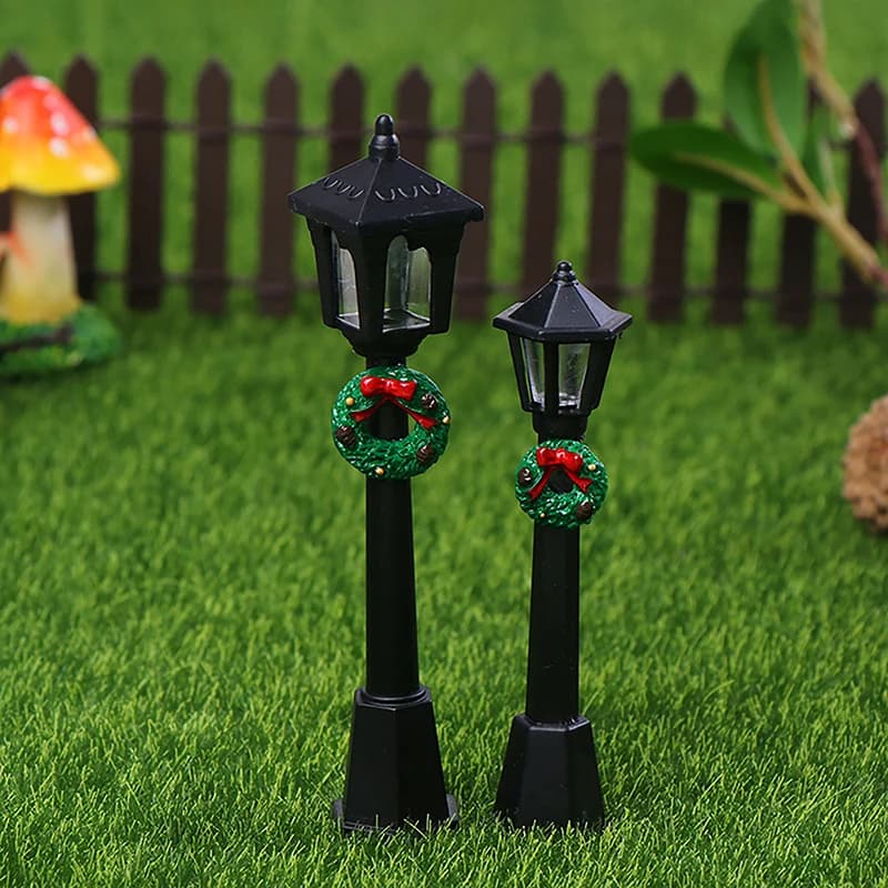Lampione stradale natalizio in miniatura per casa delle bambole e micro giardino fatato, modelli in scala 1/12
