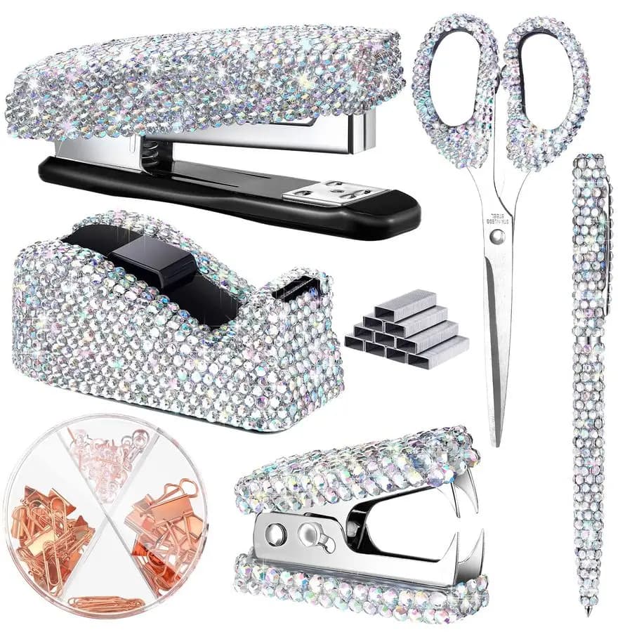 Set di 6 Accessori da Scrivania Luccicanti, Kit di Cancelleria con Forbici, Graffettatrice con Graffette, Dispenser per Nastro Adesivo, Penna con Diamanti