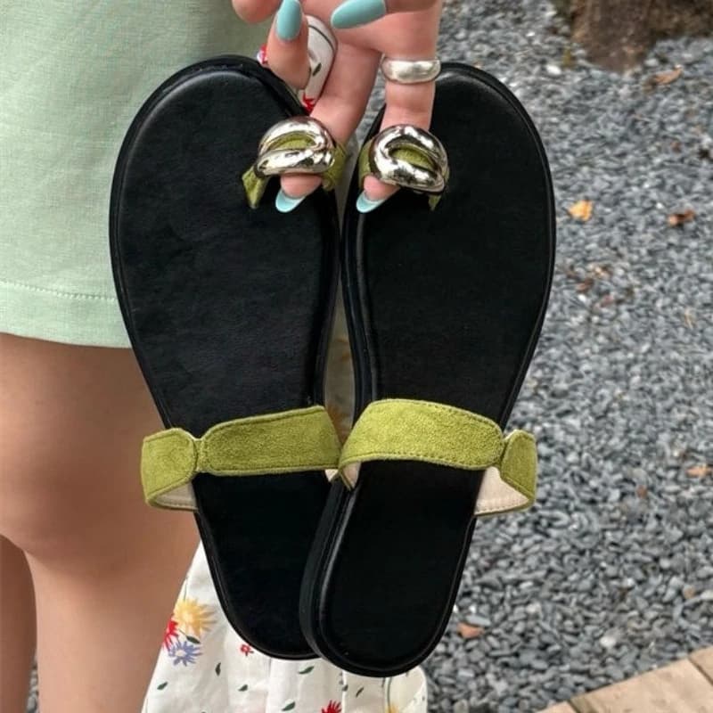 Fashion Metal Decoration Design Brand Flat Slipper Women Summer Sexy Clip Toe Flip Flops Cozy Soft-sole Faux Suede Beach Sandals