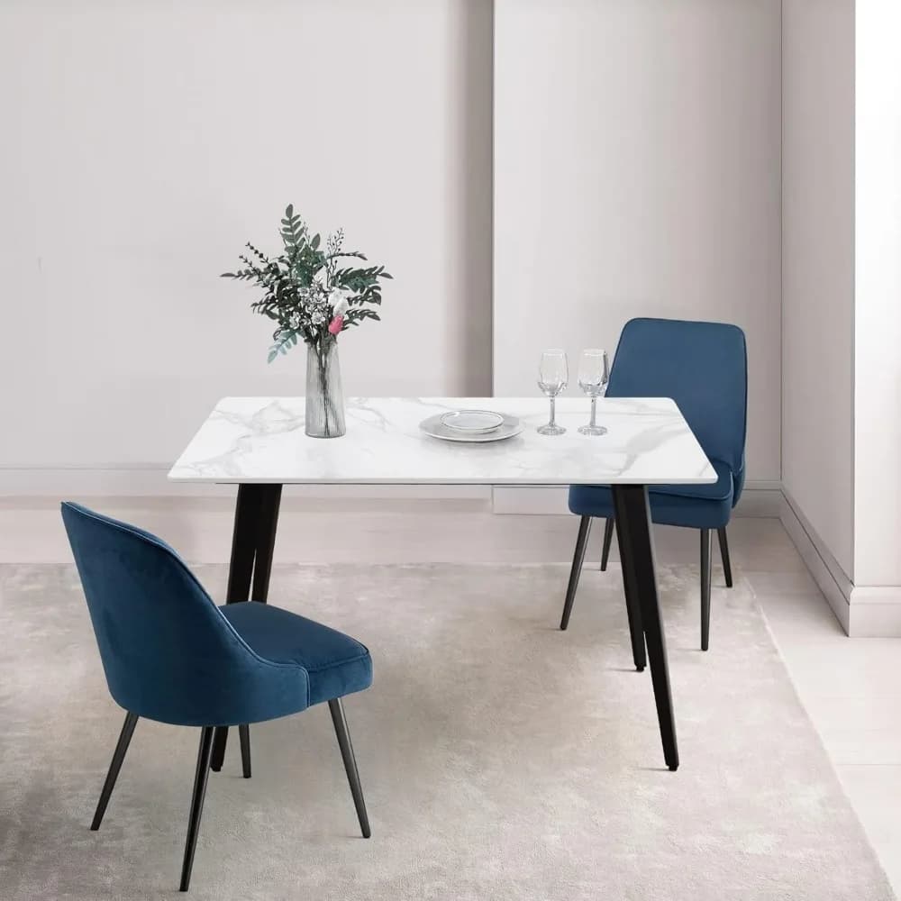 Tavolo da pranzo moderno da 47,5 pollici, design da cucina in pietra sinterizzata bianca, gambe in metallo nero per quattro persone a sei persone