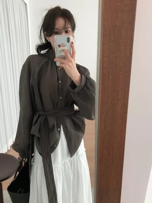 Spring Chic Shirt with High Collar and Belt, Long Sleeves, Refined Texture, Fashion Top for Korean Style Women