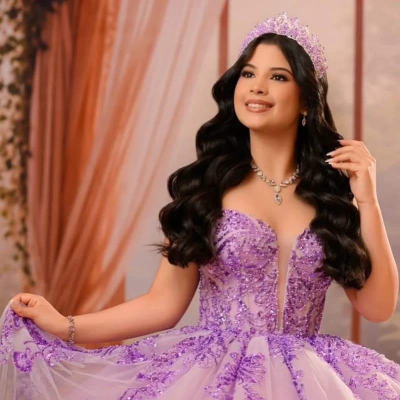 Abito Quinceanera lavanda lucido glitter decalcomania pizzo coda lunga fiocco abiti da 15 Quinceanera Personalizza