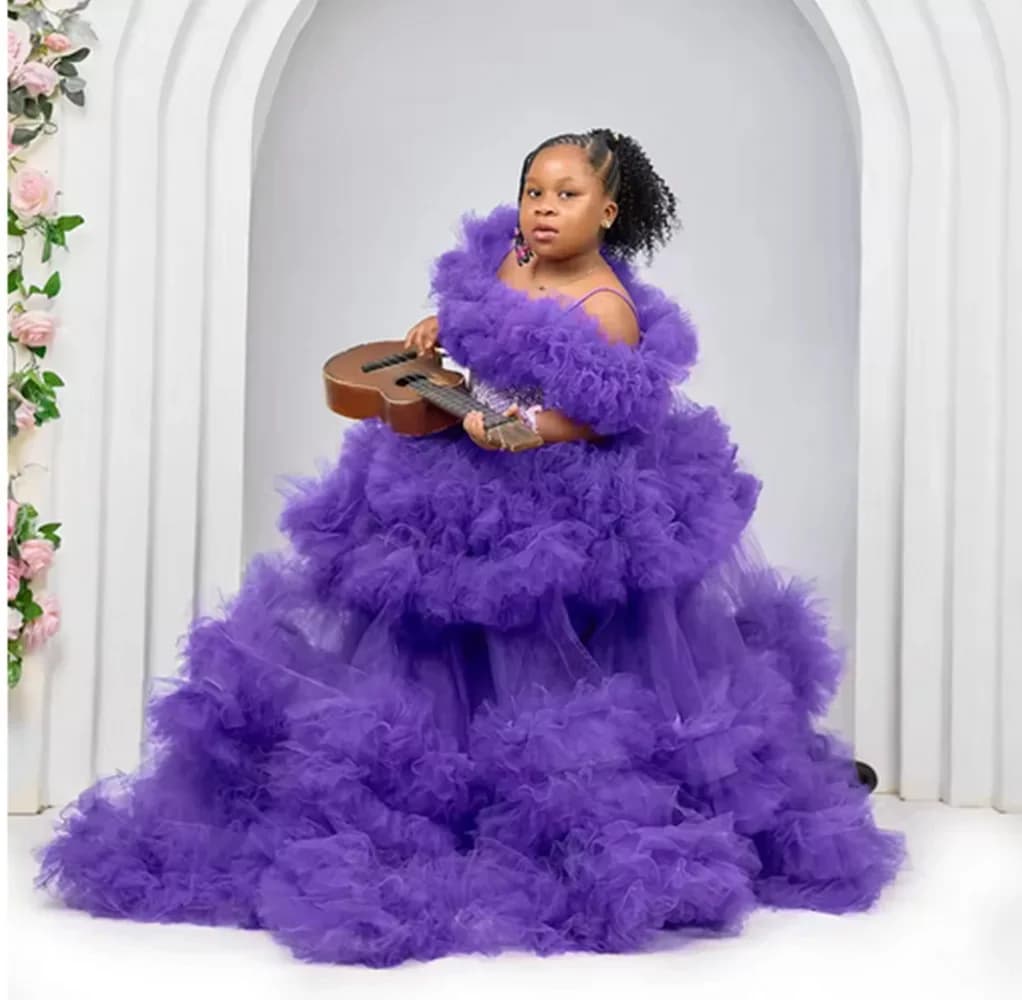 Abito Elegante Viola Personalizzato per Damigelle, in Tulle con Balze a Strati, Perle e Farfalle, Lunghezza al Pavimento, per Bambine e Neonate, Ideale per Feste di Compleanno e Balli