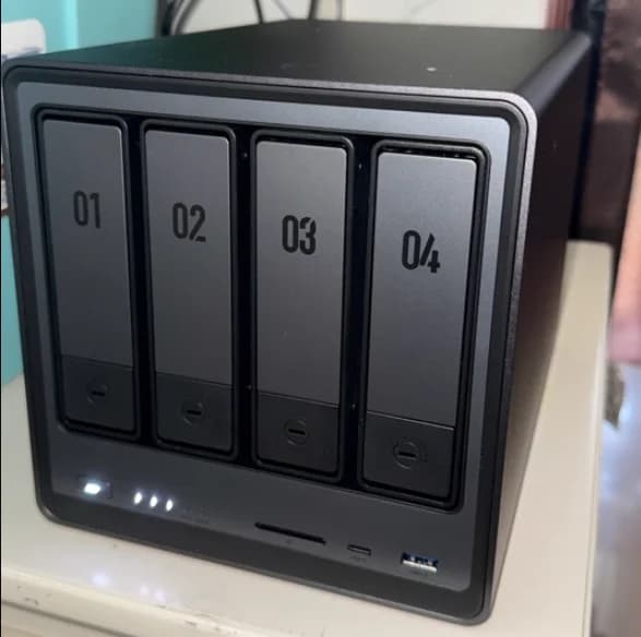 DXP4800 N100 NAS: Cloud Storage Personale a 4 Bay | Sincronizzazione Foto con AI | Espansione per dispositivi mobili e tablet
