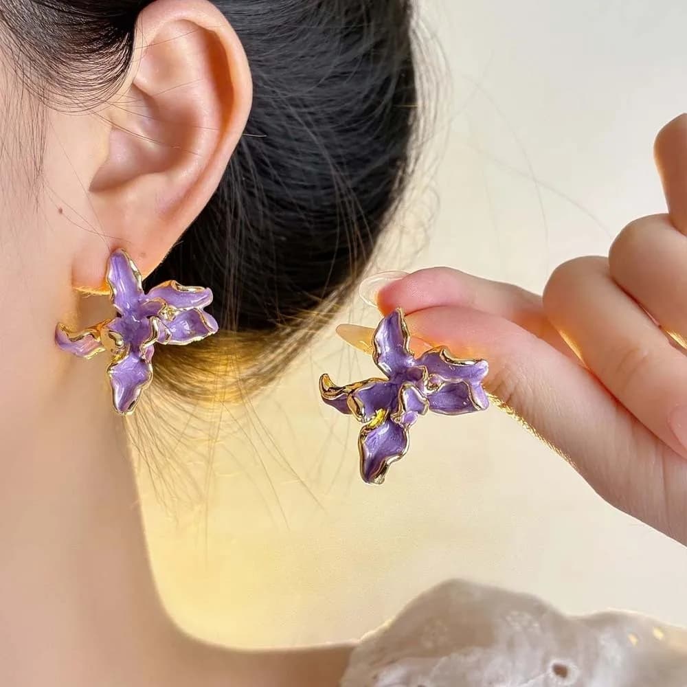 1 pair Temperament Enamel Iris Earrings Luxury Three-dimensional Golden and Silver Earrings Elegant Alloy Metal Flower Ear Studs