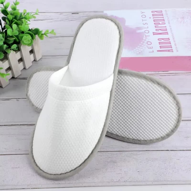 Men's White Cotton Slippers Women's disposable slides for hotel Travel sandals for home Footwear for hospitality One size for sale