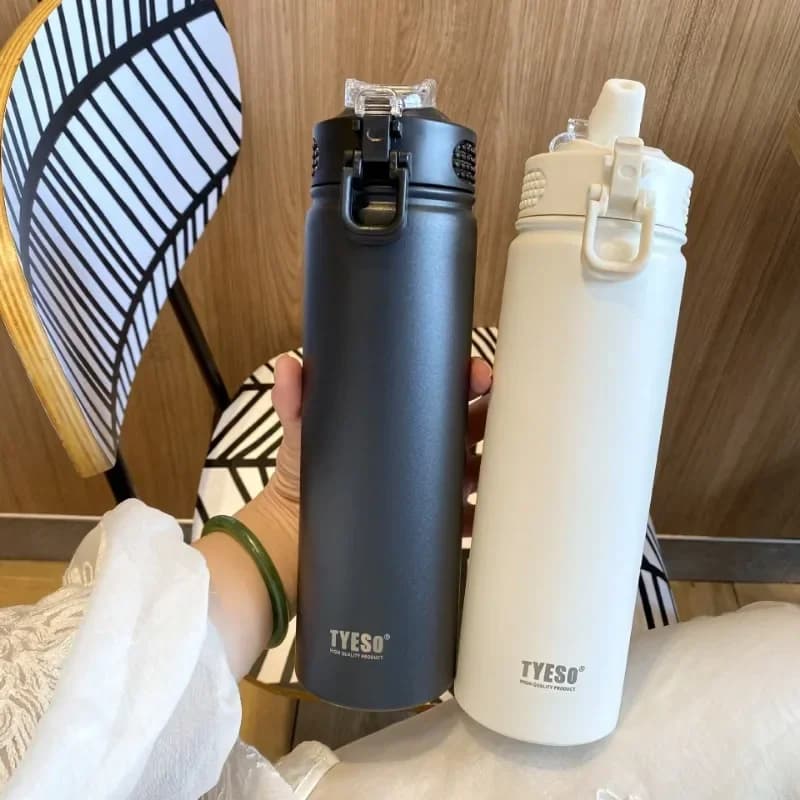 Tyeso Bottiglie thermos in acciaio inossidabile da 600 ml/750 ml Tazze isolate per auto con cannuccia Mantiene il freddo e il calore Tazze termiche sportive portatili