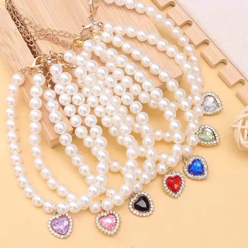 Collare di lusso con perle per animali domestici, collana regolabile a forma di cuore per gatti e cani, comoda e morbida decorazione per il collo degli animali domestici, gioielli per animali domestici