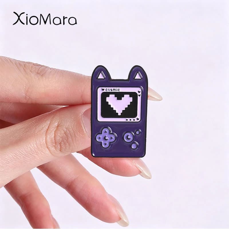 Spille in metallo smaltato viola a forma di orecchie di gatto e cuore pixel, distintivi da risvolto alla moda, gioielli per zaini e vestiti, regalo per amici
