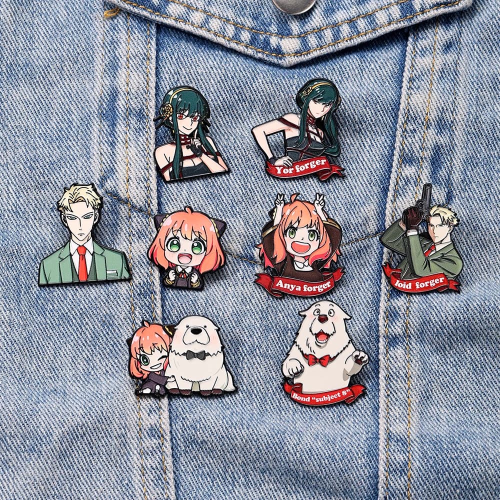 4/8 Pezzi Spille in Smalto a Tema Spy Family, Simpatici Distintivi da Bavero per Ragazzi e Ragazze, Accessori per Zaini e Abbigliamento, Regali