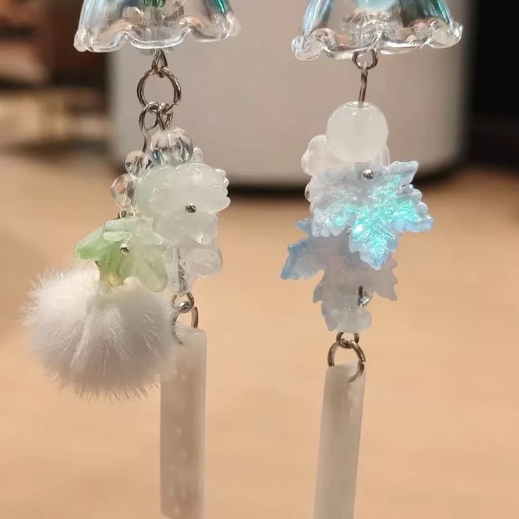 Lanyard Bag Charm Decorative Maple Leaf Keychain Wind Chime Keychain Fashion Mobile Phone Charm For Camera Pencil Case Phone