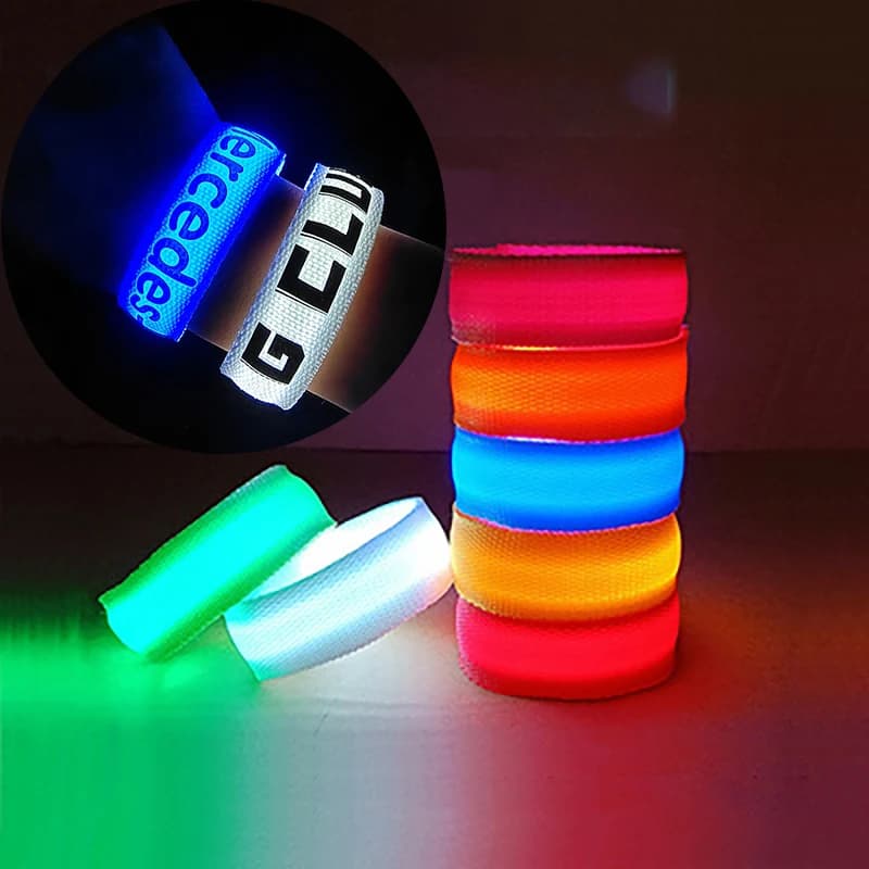 Braccialetti LED all'ingrosso per concerti, feste e bar, braccialetti sportivi luminosi personalizzati con velcro, forniture per feste, 100/1000 pezzi/lotto