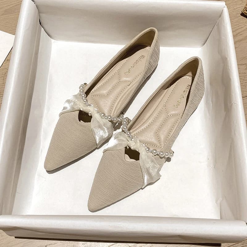Scarpe basse da donna a punta per l'autunno 2026: Nuovo stile, mocassini eleganti con perle, versatili e con suola morbida