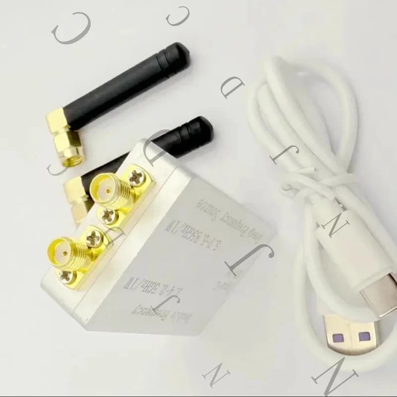 Nuova sorgente di segnale di scansione di frequenza WiFi da 1 W Generatore VCO RF 2.4 Ghz 5.8 Ghz Doppia antenna