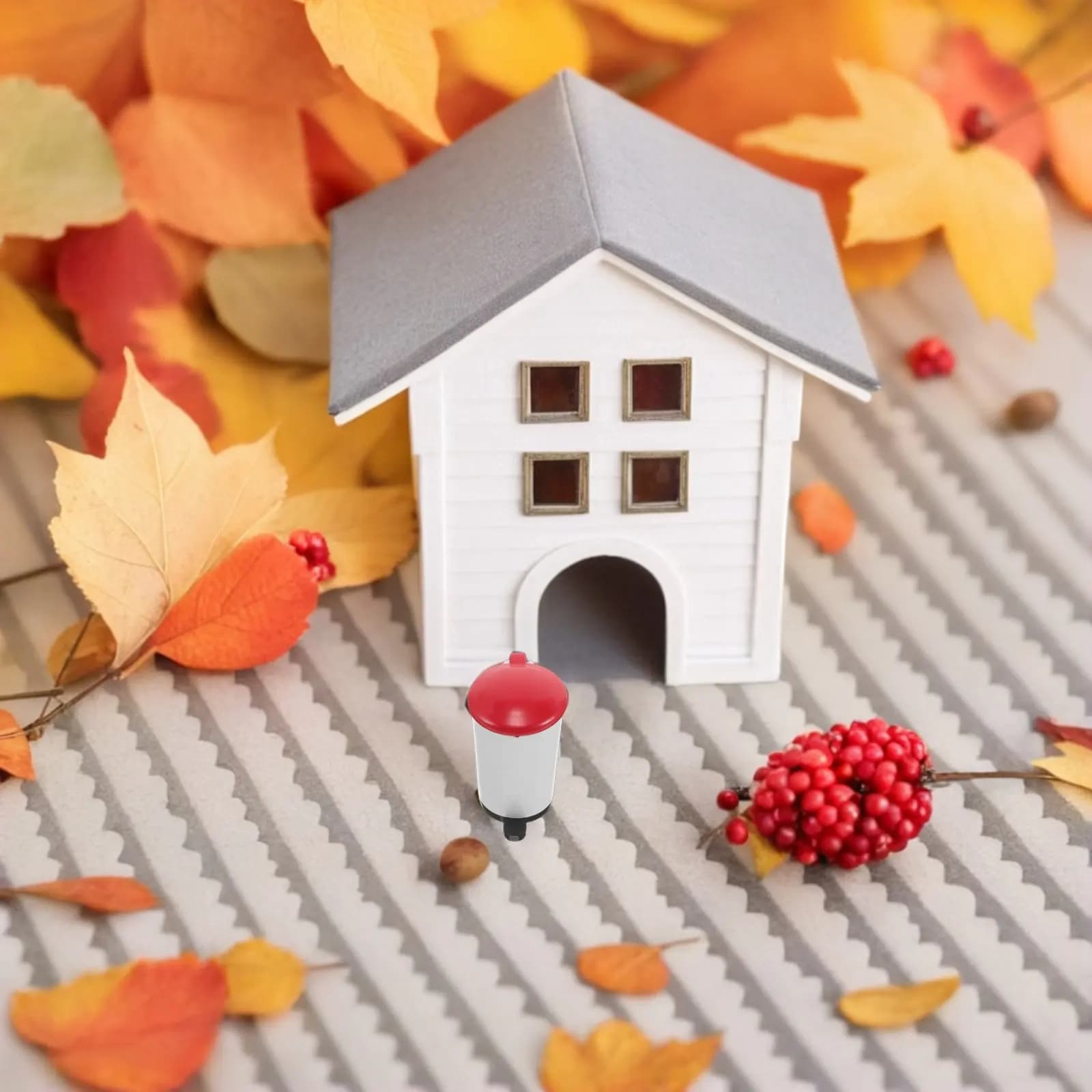 Mini cestino per rifiuti in miniatura, mini cestino da scrivania con coperchio per la decorazione della casa delle bambole, piccolo cestino per rifiuti, mobili realistici per la casa delle bambole