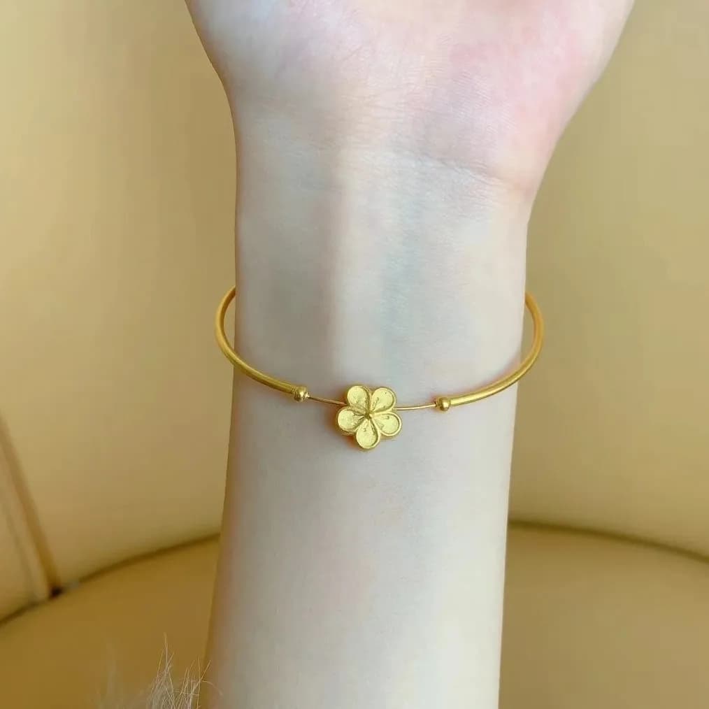 Semplici braccialetti stereoscopici con fiori di pesco per le donne, senso della luce, stile di lusso, bracciale a strisce fini, gioielli per banchetti