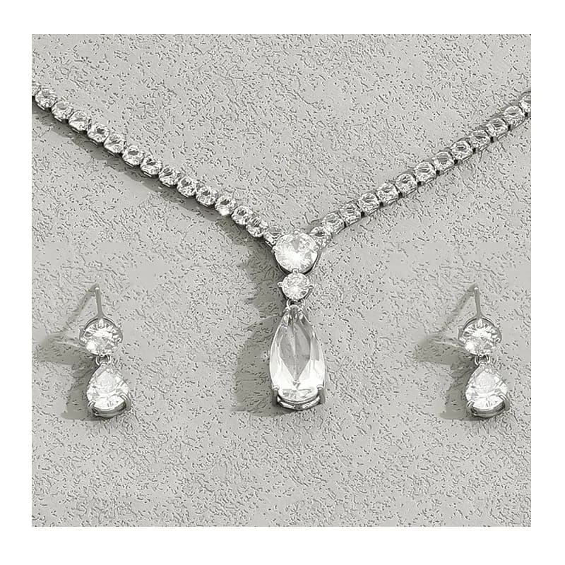 Set di Orecchini e Collana da Donna Semplice e Fresco, Versione Coreana con Zirconi Incastonati, Orecchini a Goccia d'Acqua, Catena Versatile per la Clavicola