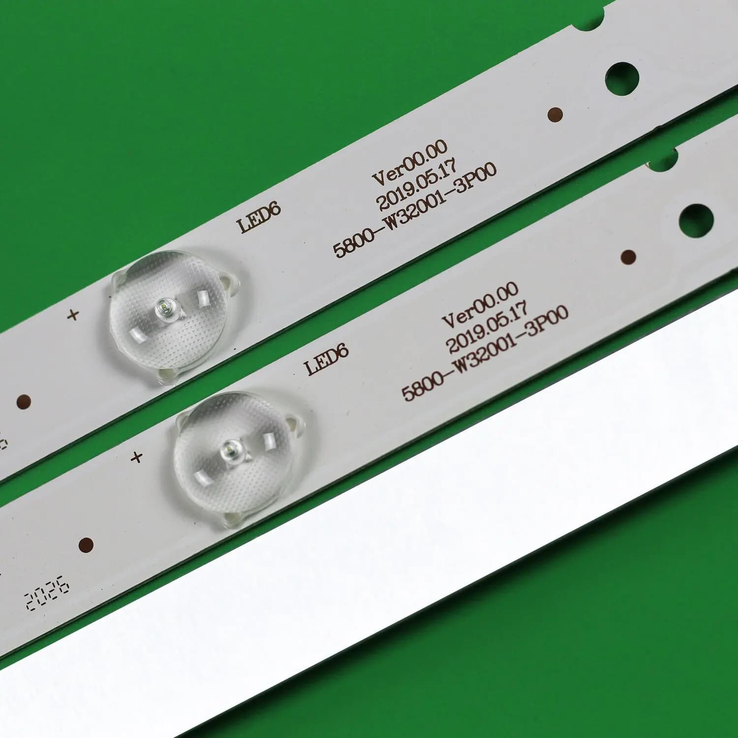 LED backlight strip for Skyworth 32E3500 32E360E 7H4A73324C 32X3000 32E3000 32HX4003 5800-W32001-3P00 LC320DXJ-SF A2