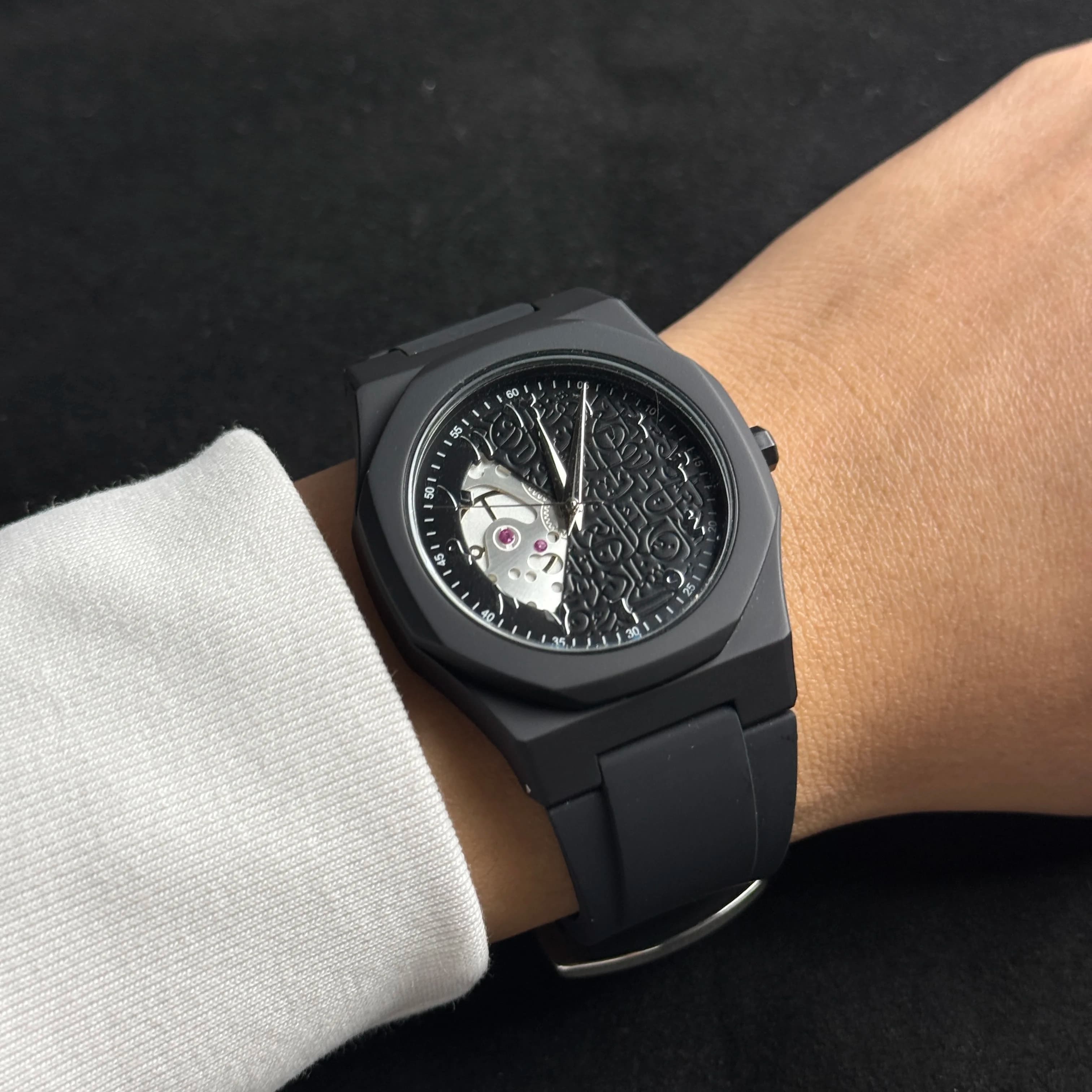 Orologio da uomo con numeri arabi di lusso superiore Orologio da uomo d'affari al quarzo Cinturino in silicone Orologio meccanico analogico impermeabile 3ATM