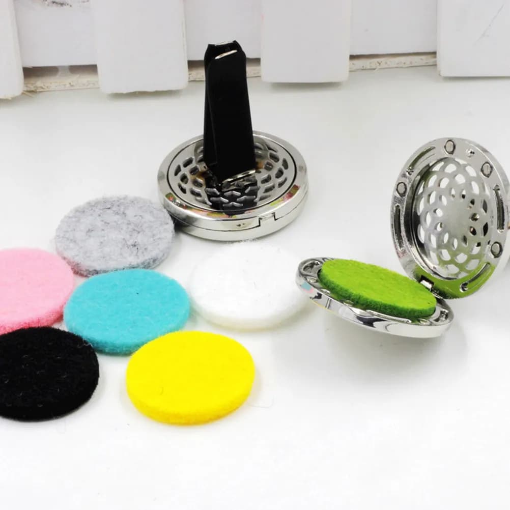 2 Pieces Elegant Round Diffusers for Cars with Clips, Mini Deodorants for Aromatherapy to Eliminate Fume Odours, for Air Bottles
