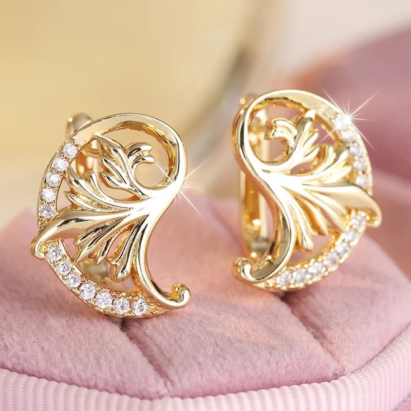 Women's Light Luxury Style Carved Flower Earrings With Curled Grass Pattern Party Charm Earrings Fashion Jewelry Gifts