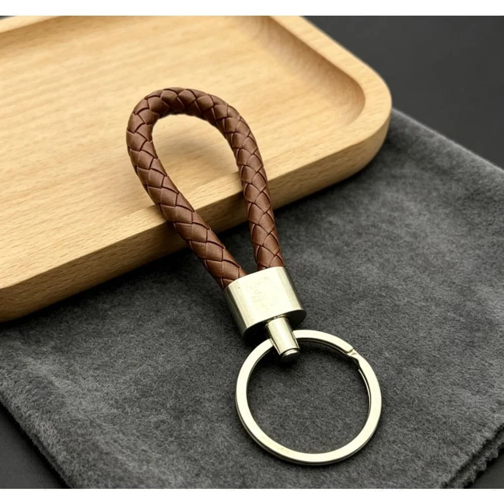 Portachiavi Charm alla Moda, Regalo Trendy, Portachiavi per Auto in Metallo e Pelle, Cordino Portatile con Incisione Laser Personalizzata, Catena Intrecciata a Mano