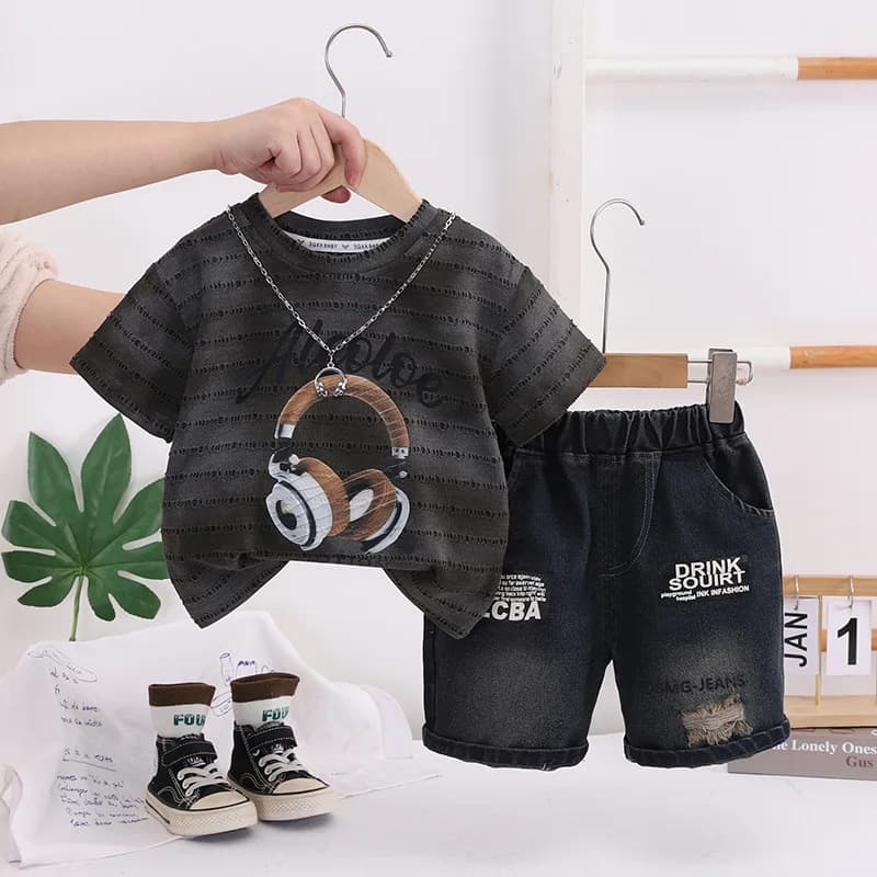 Completo Estivo 2026 per Bambini, T-Shirt con Stampa Cuffie e Pantaloncini Casual, Set 2 Pezzi, Abbigliamento Hip Hop Streetwear per Bambini da 1 a 5 Anni