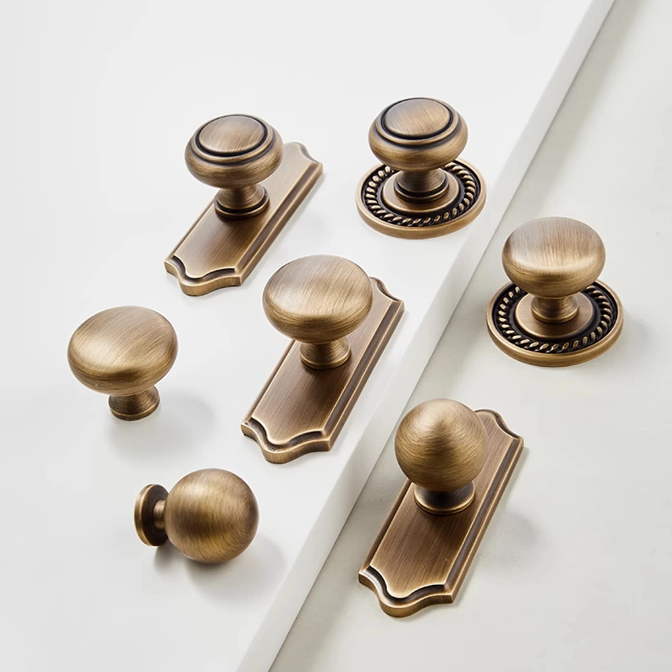 Maniglie per mobili in bronzo antico con piastra posteriore Maniglie per guardaroba vintage in ottone massiccio Maniglie per porte dell'armadio da cucina Maniglia per mobili