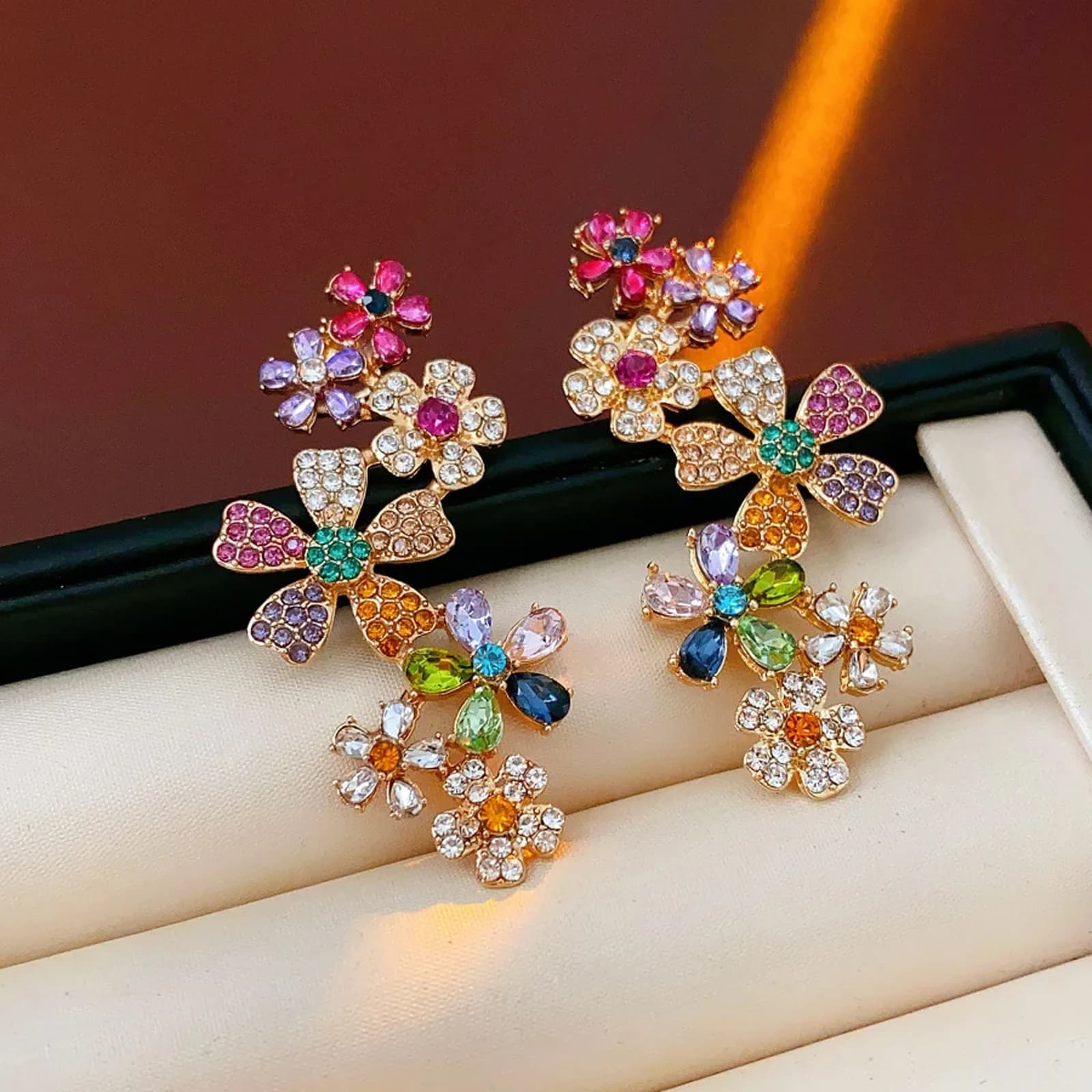 2 orecchini eleganti con fiori colorati, gioielli leggeri e delicati per le donne, da indossare ogni giorno, regalo per le vacanze