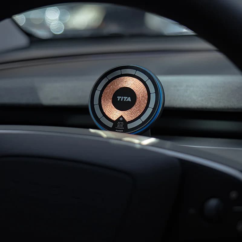 Telefono adsorbibile con supporto magnetico per caricabatterie wireless per auto per Tesla Model Y Juniper per iPhone 16 per supporto per telefono per auto xiaomi