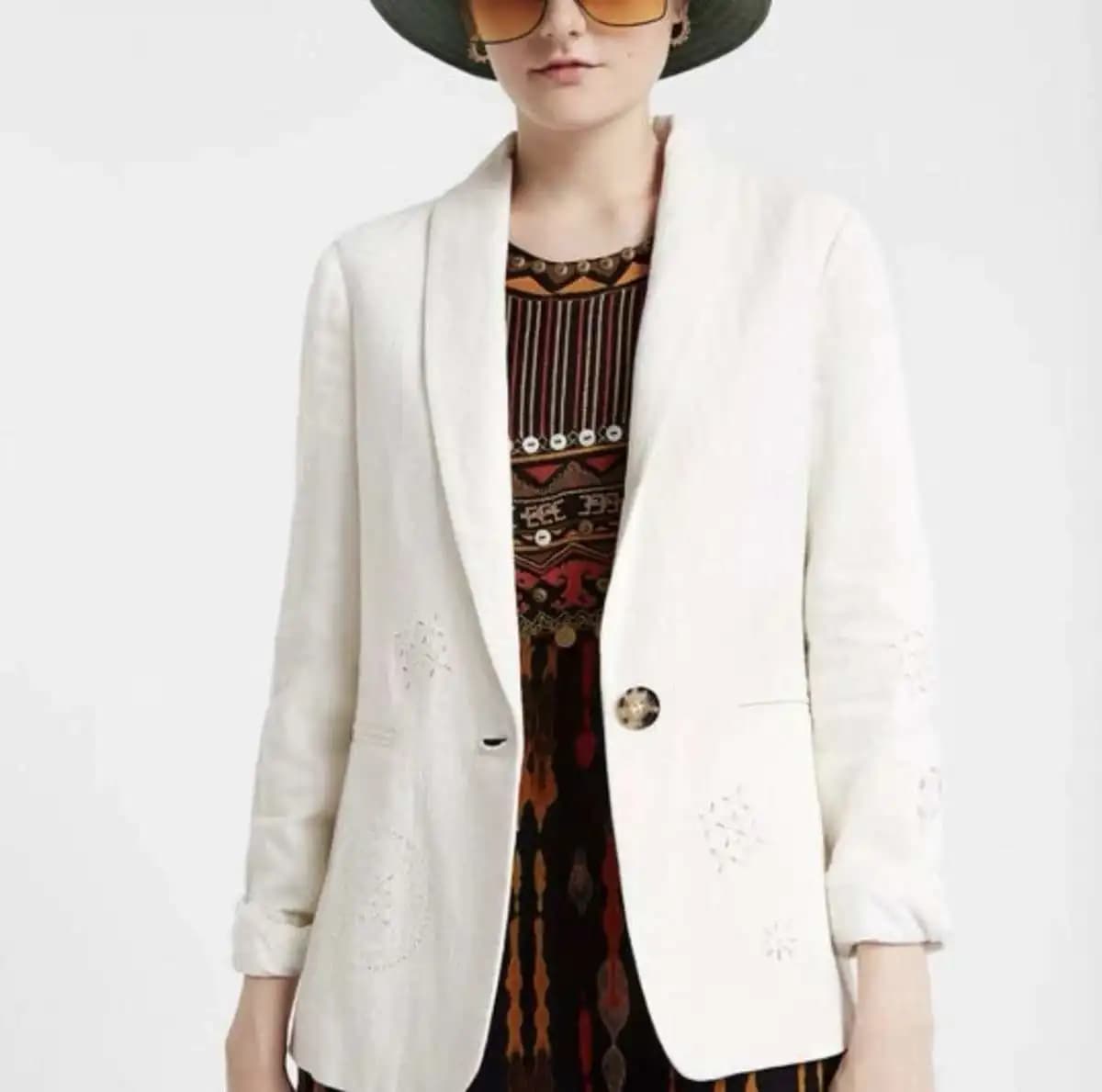 Ordine originale per il commercio estero: un nuovo blazer da donna spagnola con risvolto in tinta unita e un design cavo