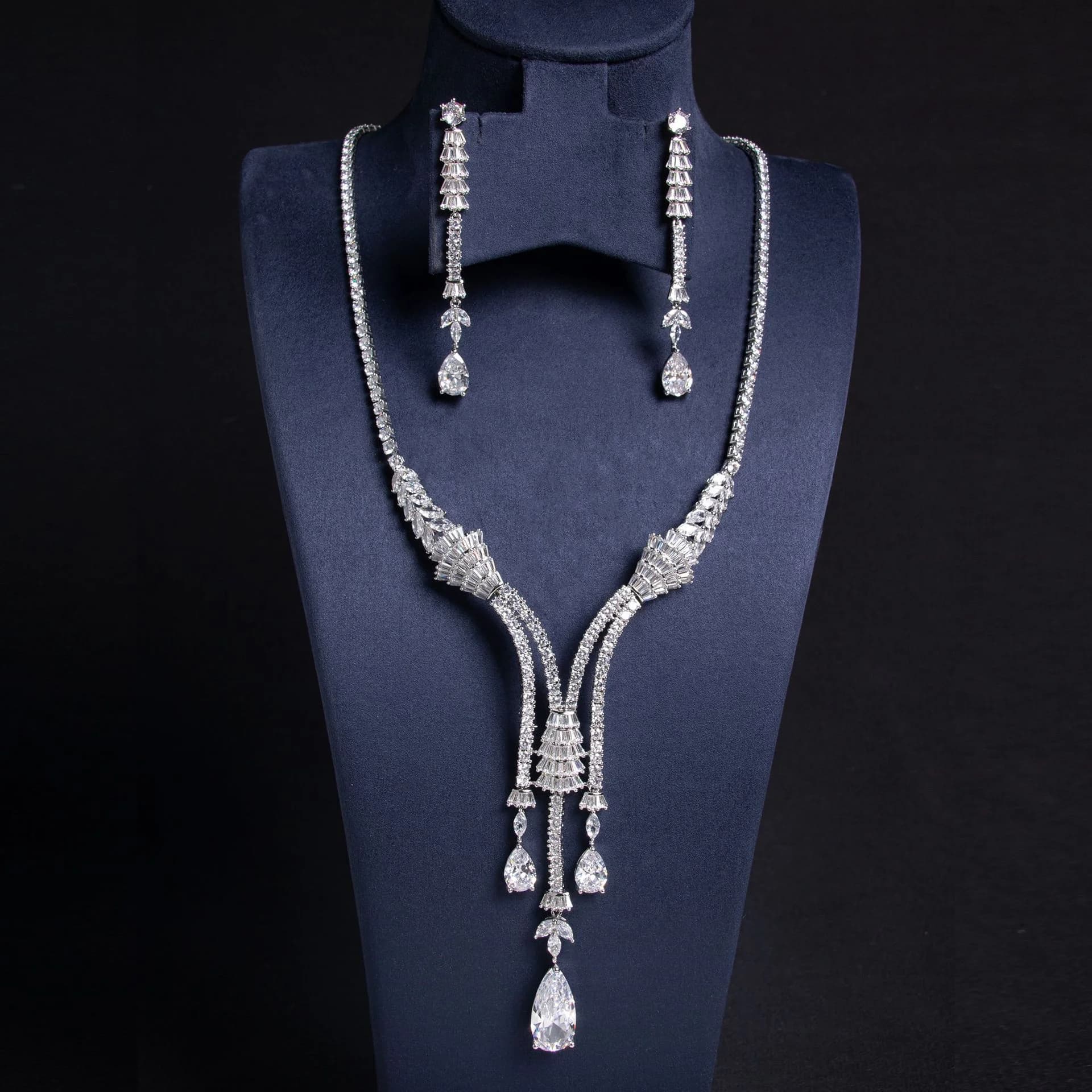 Set di gioielli da sposa europei di lusso con zirconi a goccia d'acqua, orecchini floreali e collana, 2 pezzi, accessori per la sposa e le damigelle