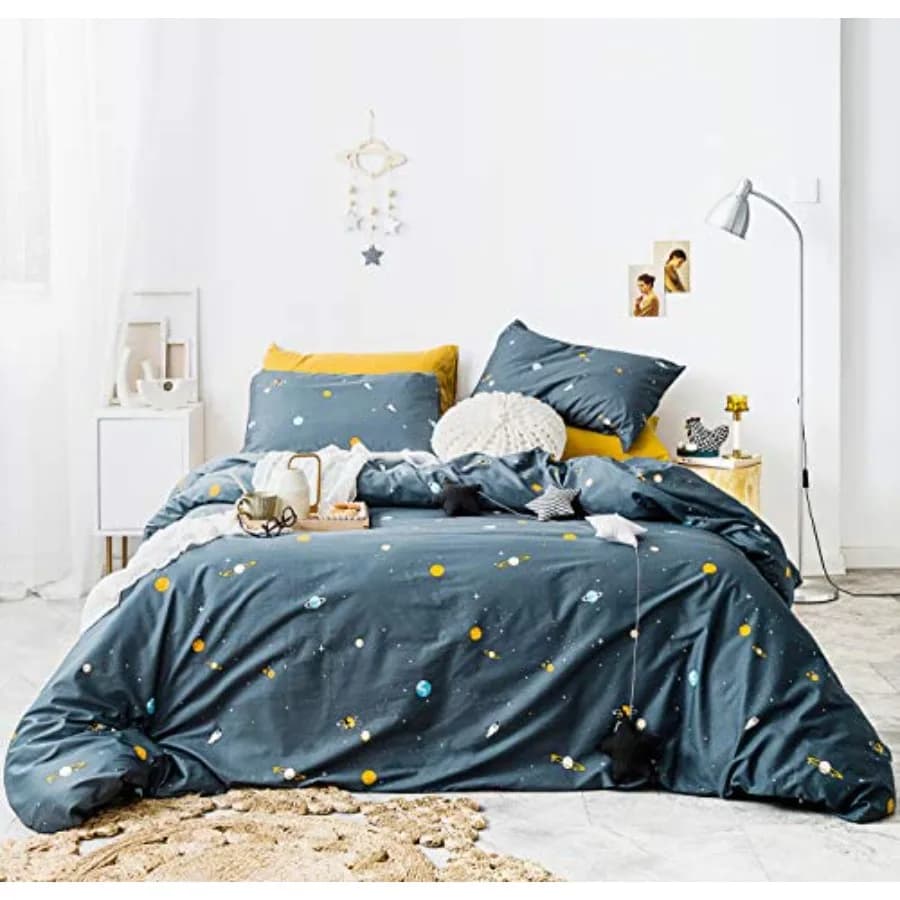 Set Copripiumino Teal Universe 100% Cotone 3 Pezzi, 1 Copripiumino Moderno Giallo con Pianeti Celesti e Chiusura a Cerniera, 2 Federe Blu