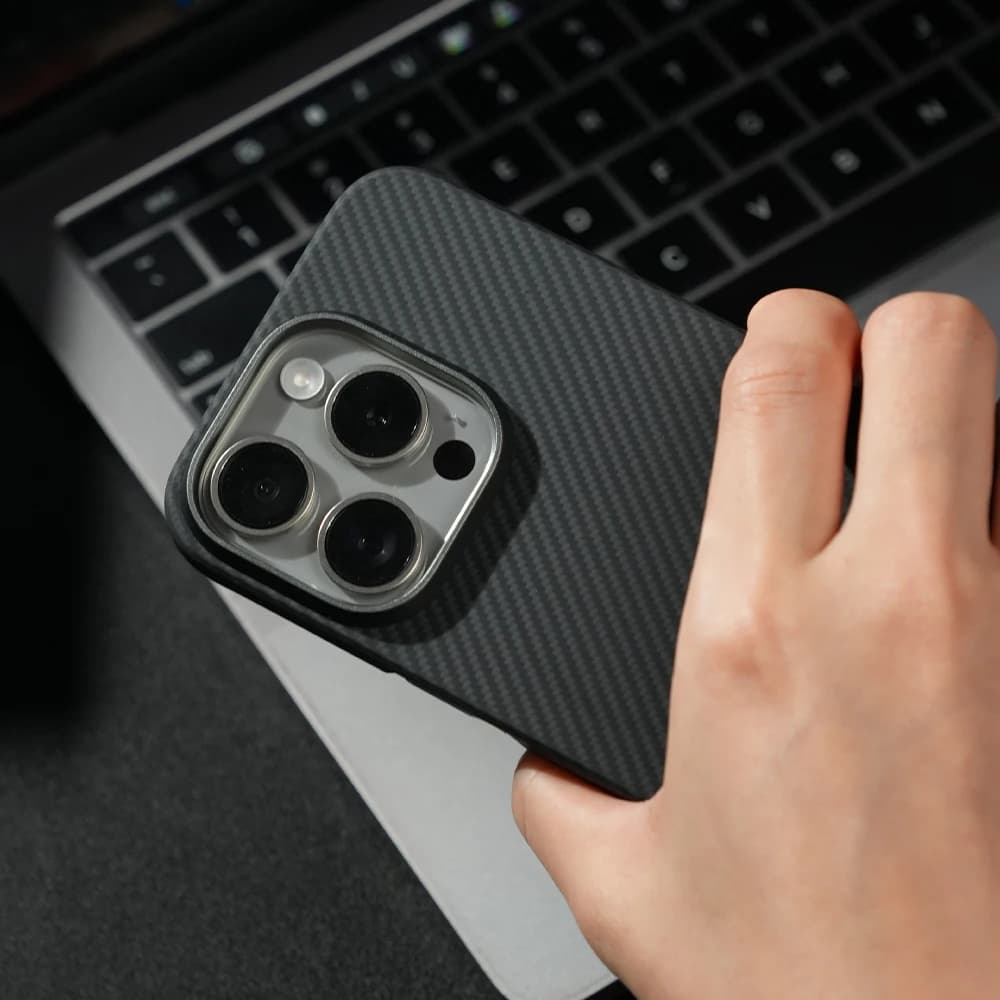 Cover magnetica per iPhone 16 Pro Max Custodia in fibra di carbonio aramidica per custodie in fibra di carbonio Kevlar 16 Pro Max