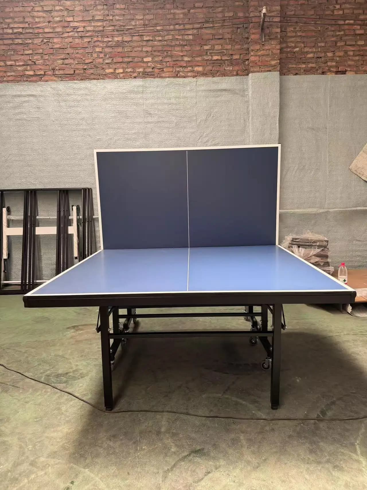 Set da tavolo da ping pong per interni pieghevole portatile da 18 mm di spessore per uso domestico in fabbrica con rete per palline con struttura in metallo ecologica