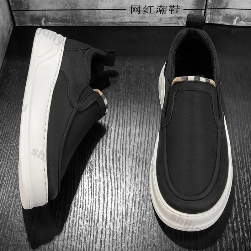 Scarpe casual sportive da uomo 2025 Primavera Estate Nuovi comodi slip on traspiranti Scarpe vulcanizzate con aumento di altezza alla moda