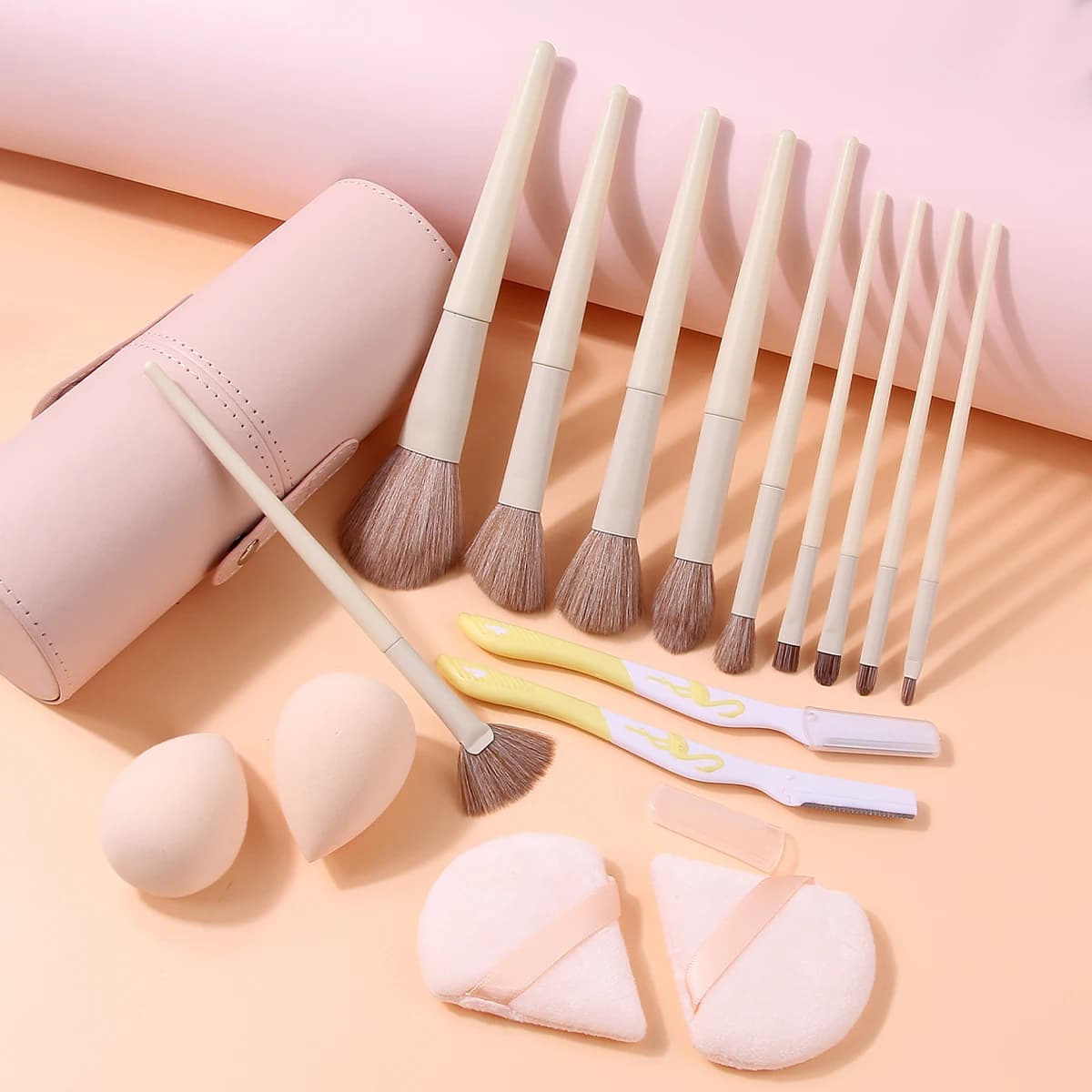 Set di 17 Pennelli per Trucco, Pennelli per Ombretto, Blush e Contorno, Trimmer per Sopracciglia, Puff, Contenitore Portatile da Viaggio