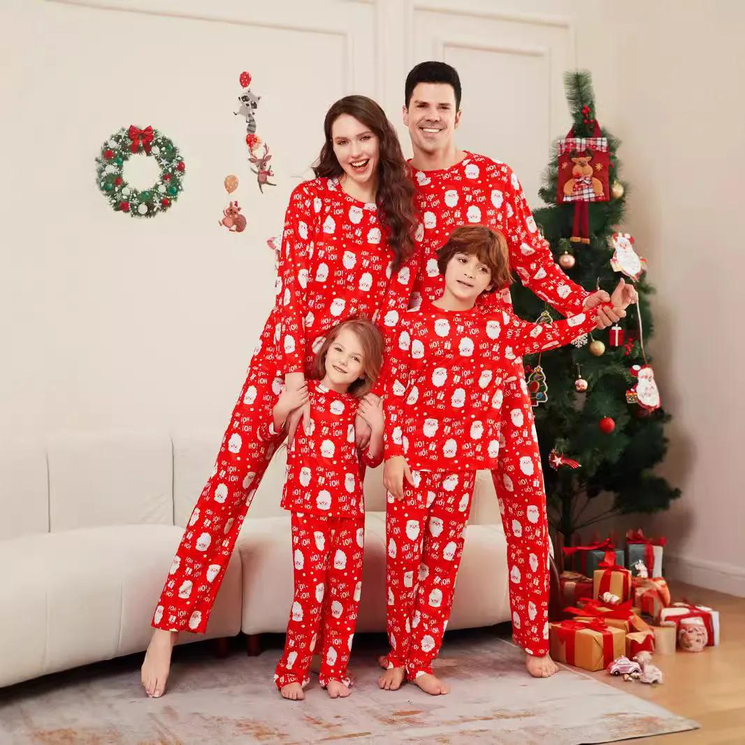Pigiama rosso per la famiglia di Natale 2025 Pigiama genitore-figlio per la nuova famiglia di Natale, set da indossare per la casa con fiori pieni stampati con lettere di cartoni animati