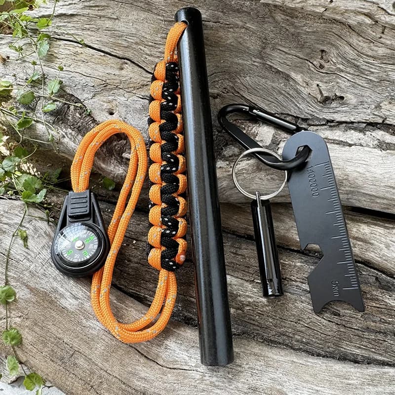 Bear Grylls Survival Fire Starter Asta di silicona di magnesio, kit portatile di emergenza Firesteel Bussola Fischio per campeggio Escursionismo Strumento