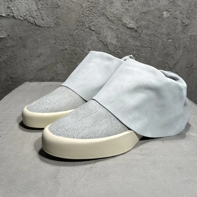2025 Scarpe basse da uomo di design pieghevole alla moda Punta tonda Resistente alla cravatta posteriore Chic Comode scarpe da ginnastica casual solide Scarpe da passeggio