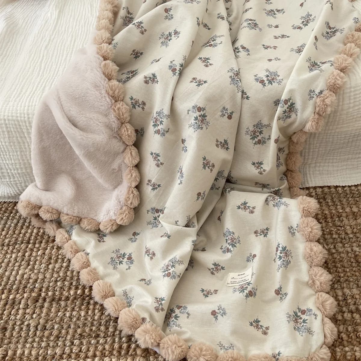 Warm winter blanket for children Pompon Blush Sprigs and flowers Minky blanket Floral blanket for children Quilt Bed linen 90 * 130 cm