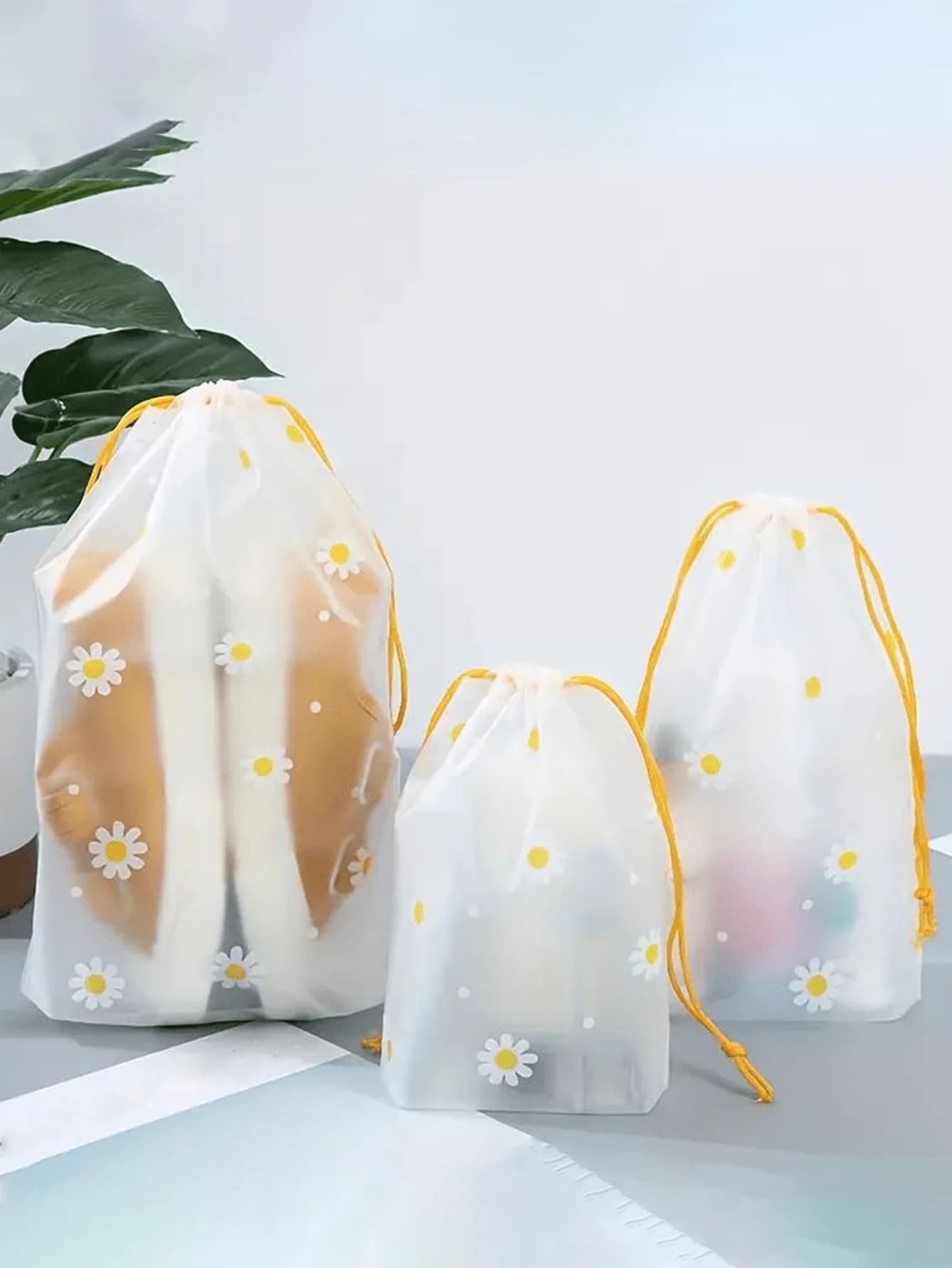 2pcs Portable Drawstring Mesh Laundry Bag, Transparent Waterproof Travel Storage Bag, Daisy Plastic Organizer Bag, Suitable For Travel, Outdoor, Camping, Home, Bathroom, Waterproof Bag, Essential For Summer & Autumn, School Supplies